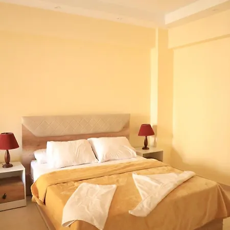 Kinga Apartment Florenza Khamsin
